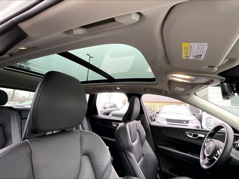 Used 2023 Volvo XC60 T8 Plus image 25