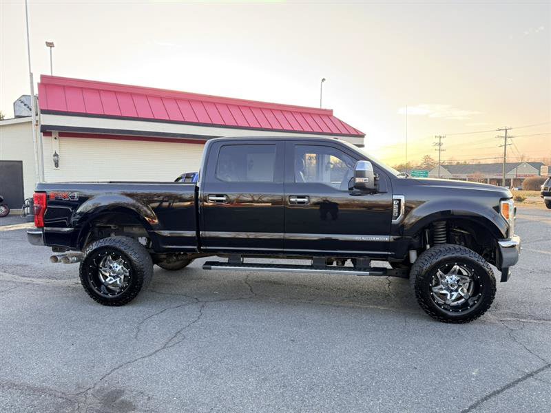 Used 2017 Ford F250 Lariat w/ Lariat Ultimate Package AWD/4WD image 4