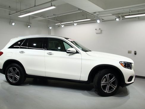 Certified 2019 Mercedes-Benz GLC 300 4MATIC image 9