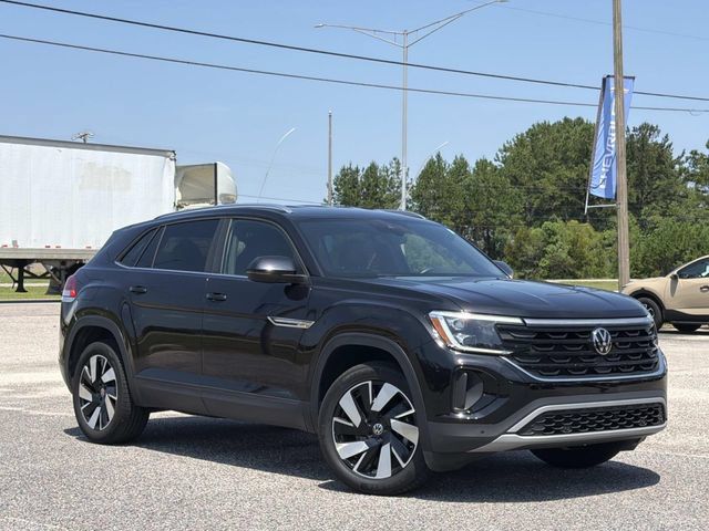 Used 2025 Volkswagen Atlas Cross Sport SE FWD image 2