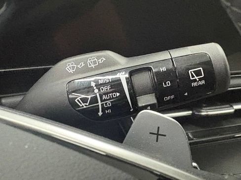 Used 2023 Kia Niro EX FWD image 18