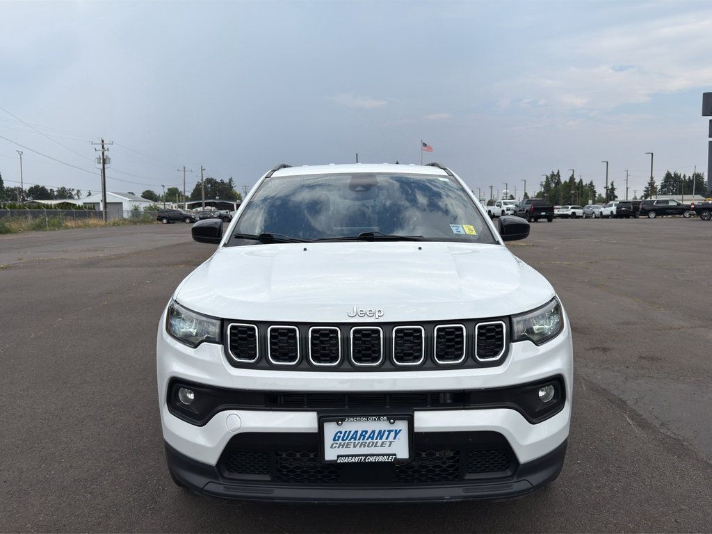 Used 2024 Jeep Compass Latitude AWD/4WD image 2