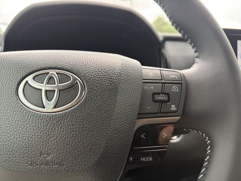 Certified 2025 Toyota Camry SE FWD image 11