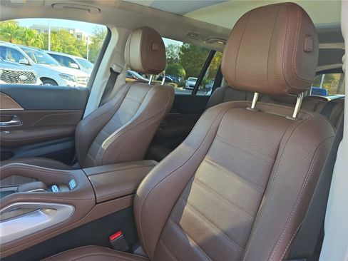 Used 2024 Mercedes-Benz GLS 580 4MATIC image 15