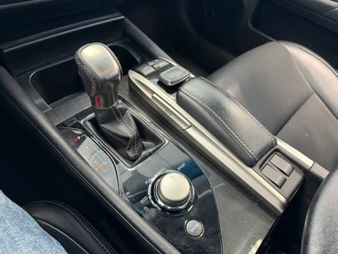 Used 2016 Lexus GS 200t image 39