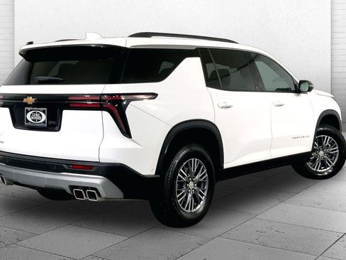 Used 2025 Chevrolet Traverse LT w/ Enhanced Driving Package FWD image 13