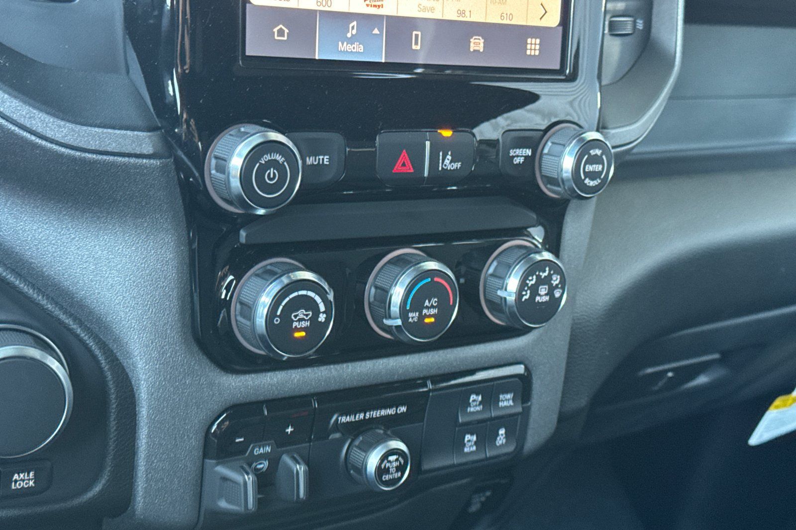 New 2027 RAM 1500 Warlock AWD/4WD image 18