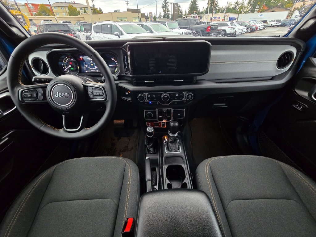 Used 2024 Jeep Wrangler Unlimited AWD/4WD image 18