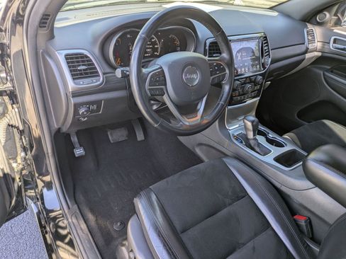 Used 2019 Jeep Grand Cherokee Altitude image 9