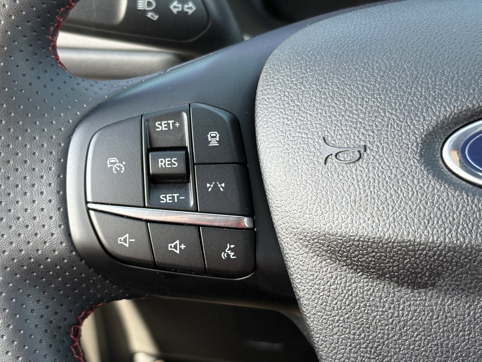 Used 2024 Ford Escape ST-Line w/ Tech Pack #1 FWD image 37