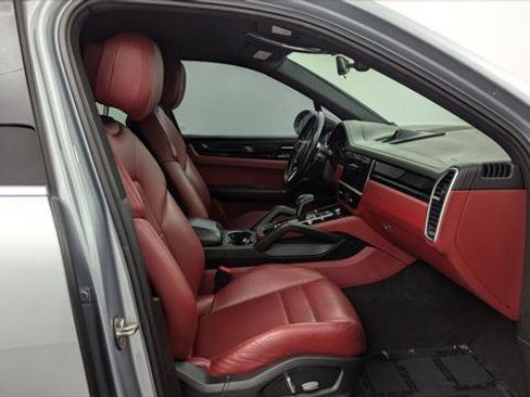 Used 2021 Porsche Cayenne image 22