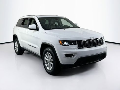 Used 2022 Jeep Grand Cherokee Laredo X AWD/4WD image 3
