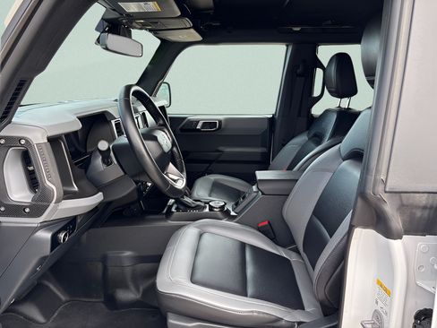 Certified 2023 Ford Bronco Big Bend w/ Sasquatch Package AWD/4WD image 4