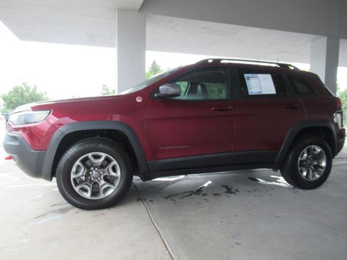 Used 2019 Jeep Cherokee Trailhawk w/ Comfort/Convenience Group AWD/4WD image 4