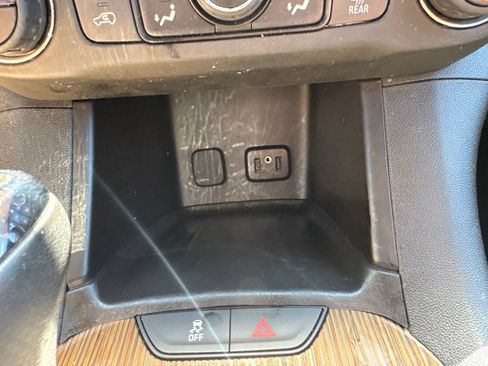 Used 2019 GMC Acadia SLE FWD image 21