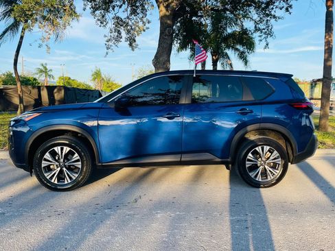 Used 2023 Nissan Rogue SV FWD image 2