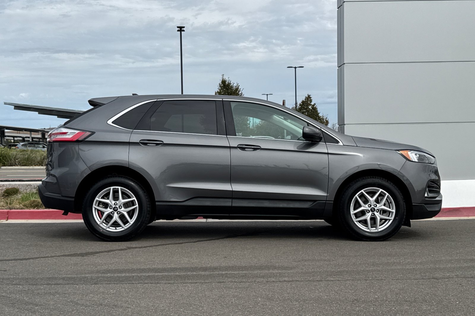 Used 2023 Ford Edge SEL w/ Convenience Package AWD/4WD image 3