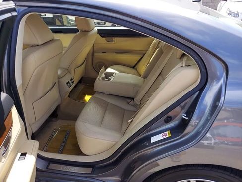 Used 2014 Lexus ES 350 w/ Luxury Package FWD image 5