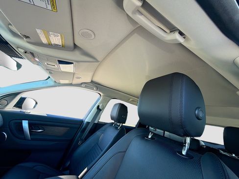 Used 2025 Land Rover Discovery Sport S image 27