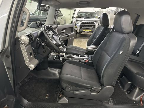 Used 2012 Toyota FJ Cruiser 4WD w/ Convenience Pkg image 13