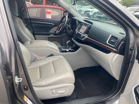 Used 2015 Toyota Highlander Limited AWD/4WD image 20