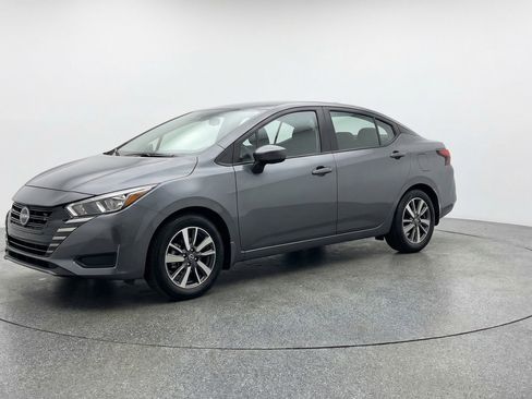 Used 2025 Nissan Versa SV image 3