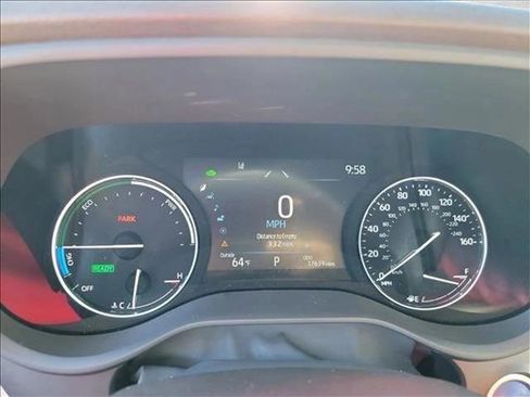 Used 2024 Toyota Sienna Platinum image 10