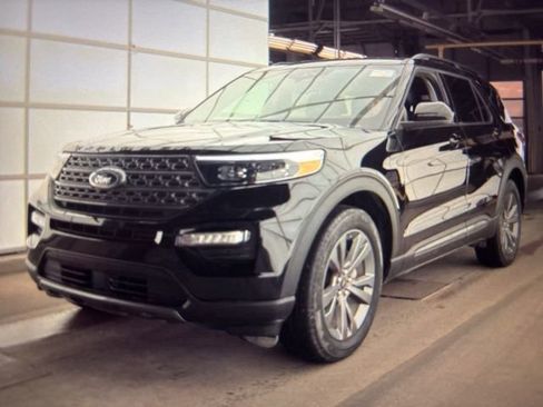 Used 2024 Ford Explorer XLT w/ Equipment Group 202A AWD/4WD image 15