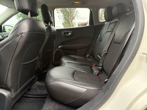 Used 2019 Jeep Compass Latitude w/ Popular Equipment Group FWD image 11