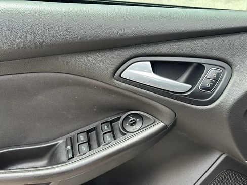Used 2016 Ford Focus SE w/ Equipment Group 201A FWD image 28