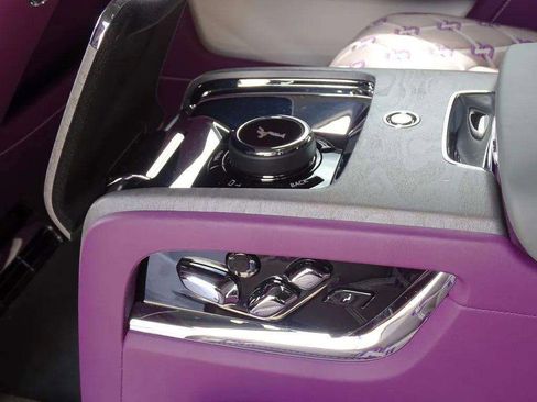 Used 2025 Rolls-Royce Cullinan AWD/4WD image 10