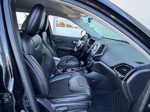Used 2020 Jeep Cherokee Latitude Plus AWD/4WD image 29