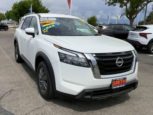 Used 2025 Nissan Pathfinder SV AWD/4WD image 1