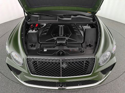 Used 2025 Bentley Bentayga image 39