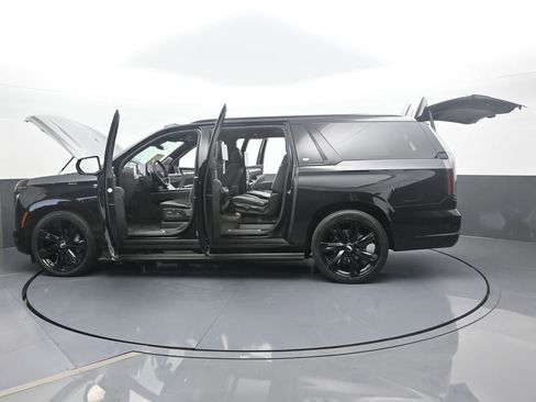 Used 2025 Cadillac Escalade ESV Sport w/ Touring Package image 86