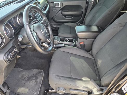 Used 2018 Jeep Wrangler Unlimited Sport S image 11