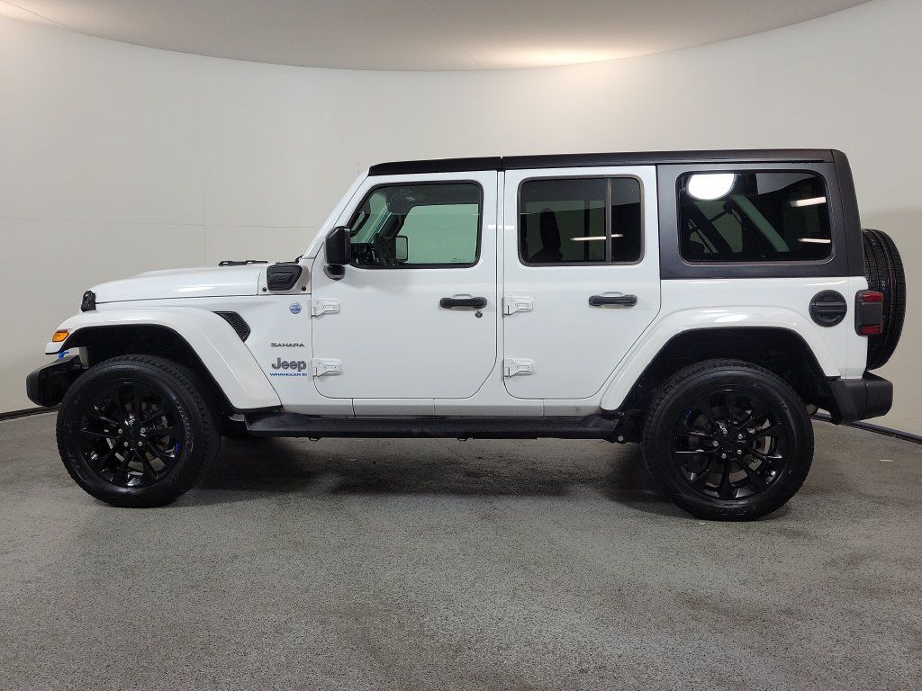 Used 2023 Jeep Wrangler Unlimited Sahara w/ Cold Weather Group AWD/4WD image 4
