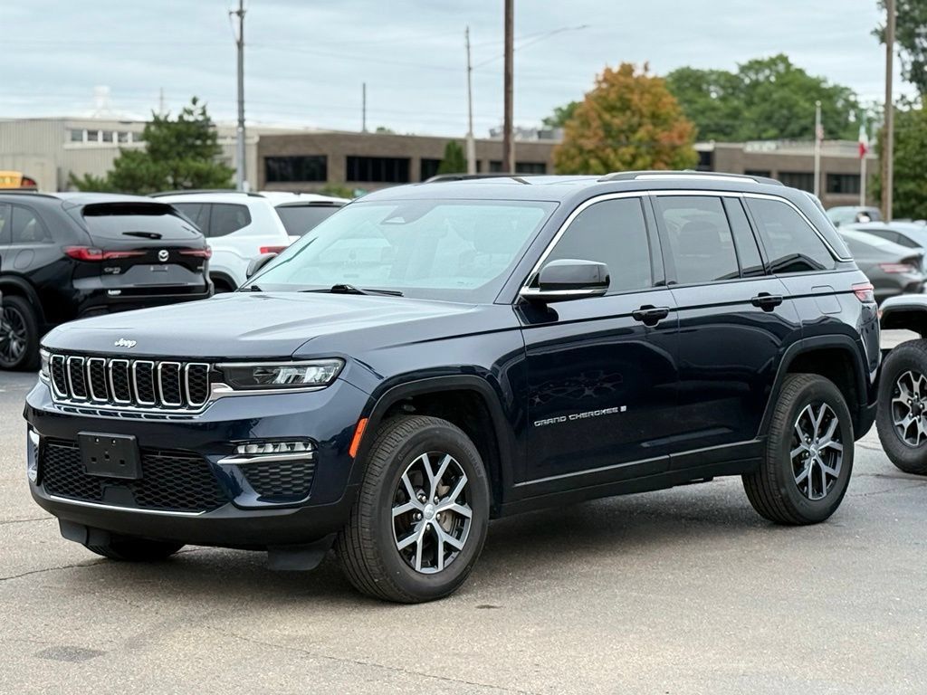 Used 2023 Jeep Grand Cherokee Limited AWD/4WD image 45