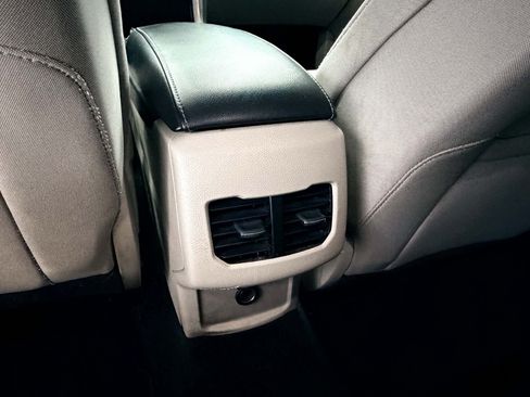 Used 2020 Ford Fusion SE FWD image 33