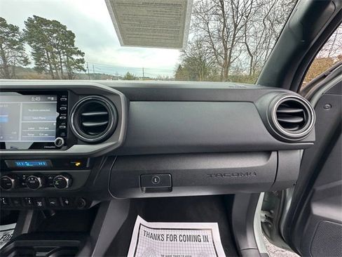 Used 2022 Toyota Tacoma TRD Off-Road image 16