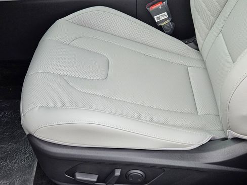 New 2026 Hyundai Elantra Limited FWD image 24