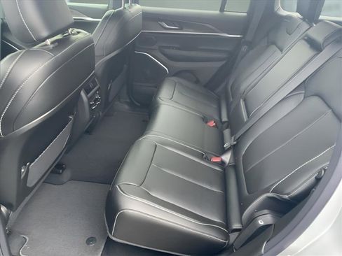 New 2026 Jeep Grand Cherokee Limited AWD/4WD image 10