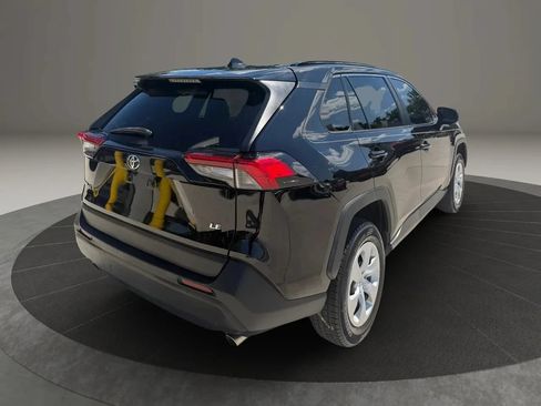 Used 2021 Toyota RAV4 LE FWD image 7