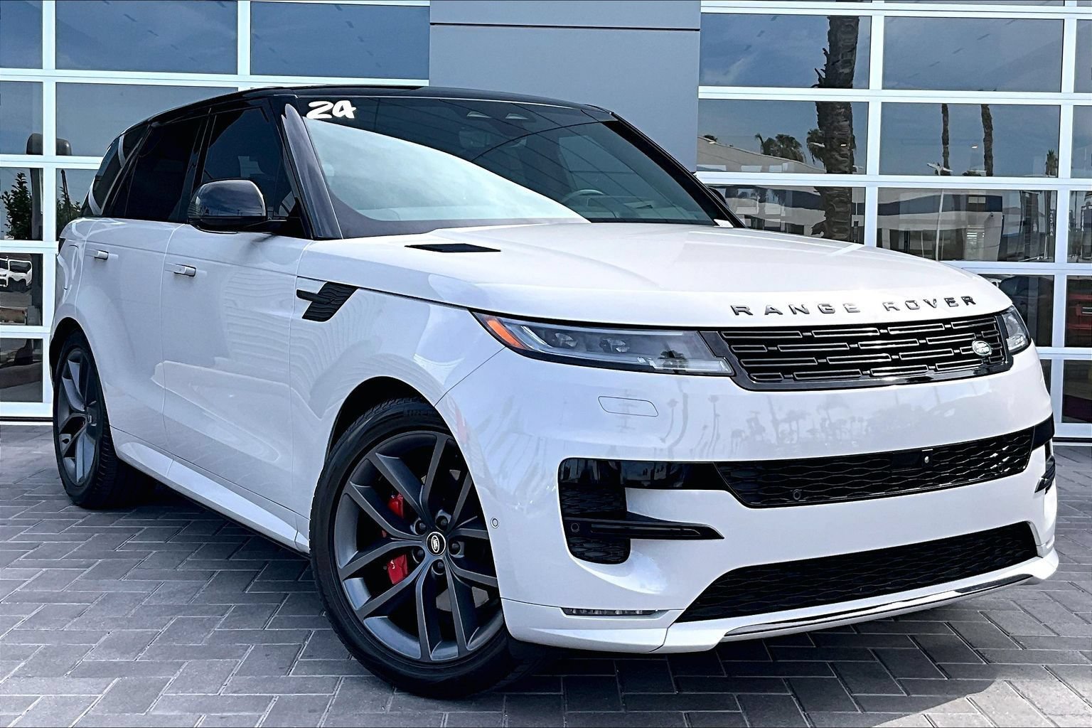 Used 2024 Land Rover Range Rover Sport Dynamic SE AWD/4WD image 3