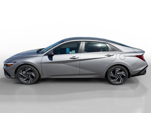 Certified 2025 Hyundai Elantra Limited image 2