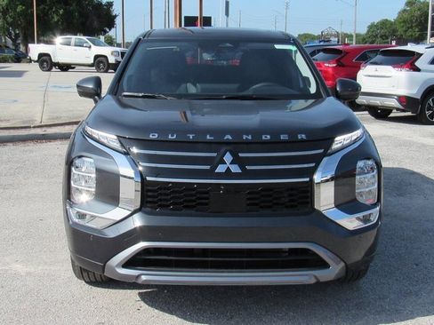 New 2025 Mitsubishi Outlander SE image 5