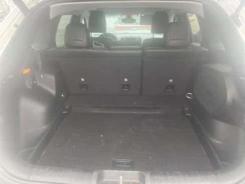 Used 2020 Jeep Cherokee Limited image 24