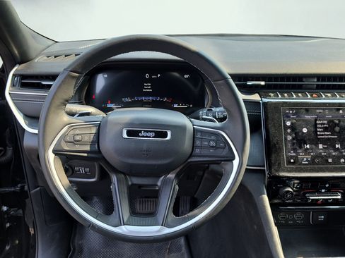 Used 2023 Jeep Grand Cherokee L Laredo AWD/4WD image 15