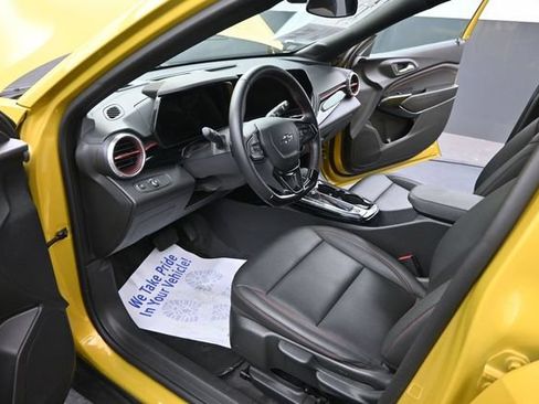 Used 2025 Chevrolet Trax RS w/ Driver Confidence Package FWD image 9