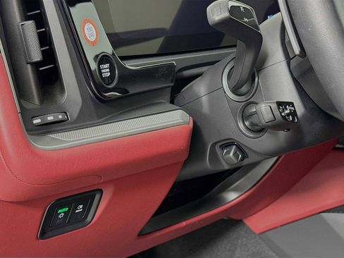 Certified 2025 Porsche Cayenne image 14